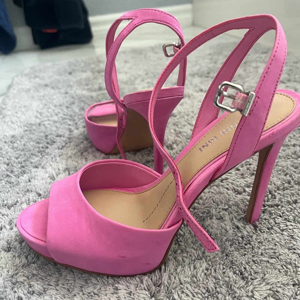 Gianni Bini pink suede heels